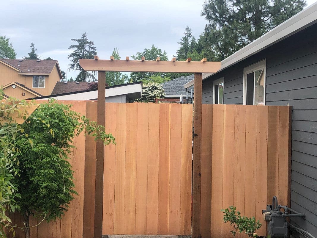 Cedar Gate with Arbor Top