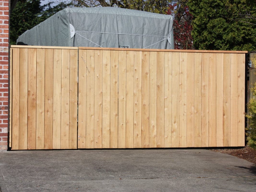 Cedar RV Gate With Top Rail